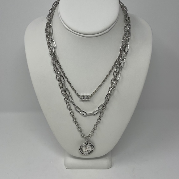 🎉🎉HP🎉🎉Silver Layered Necklace Set - Picture 4 of 7